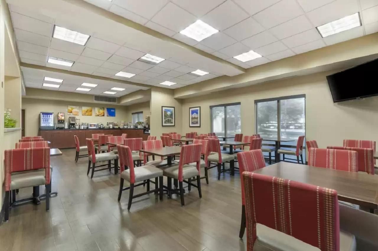 Spark By Hilton San Antonio Airport Экстерьер фото